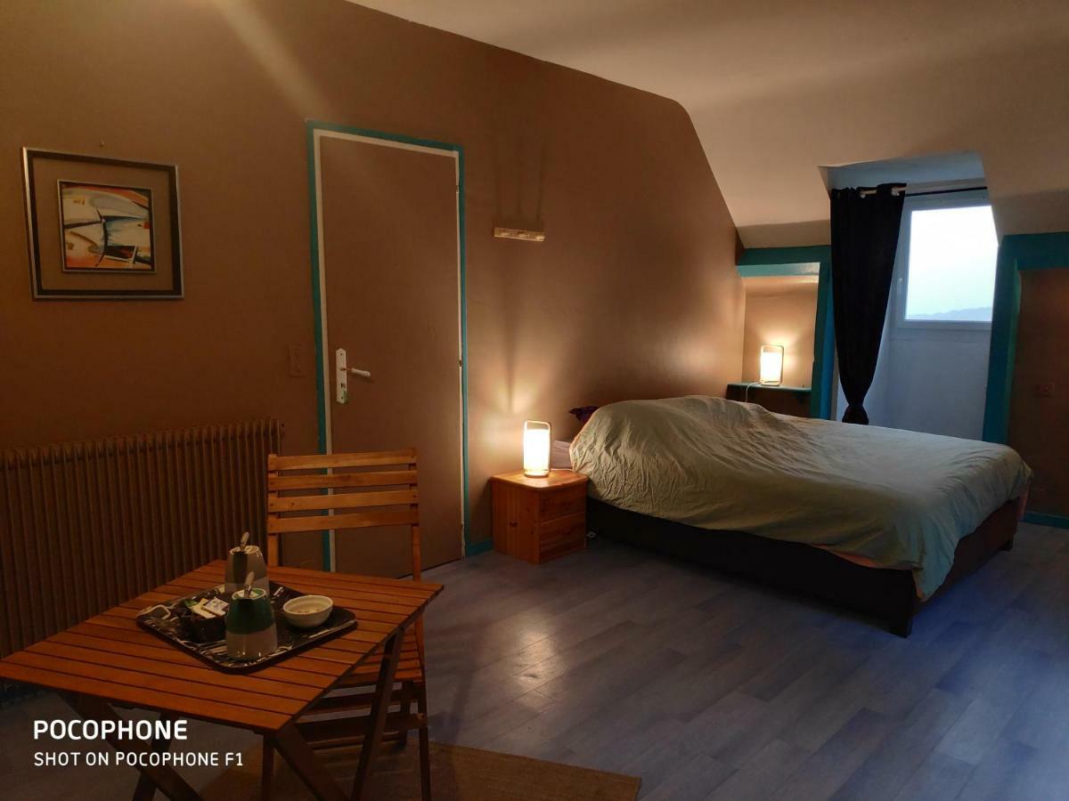 B&B En Plein Coeur De La Foret Artiguelouve Exteriör bild